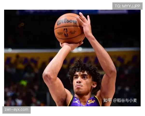 拉沙德·刘易斯突破发力提升球队关键时刻得分效率