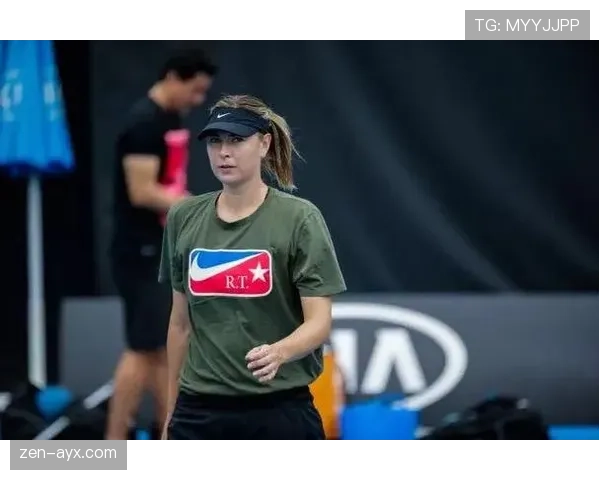 莎拉波娃健身房里都不带换衣服的吗？那气场，普通人顶不住啊！